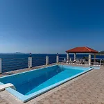 183e Apartamento Zavalatica